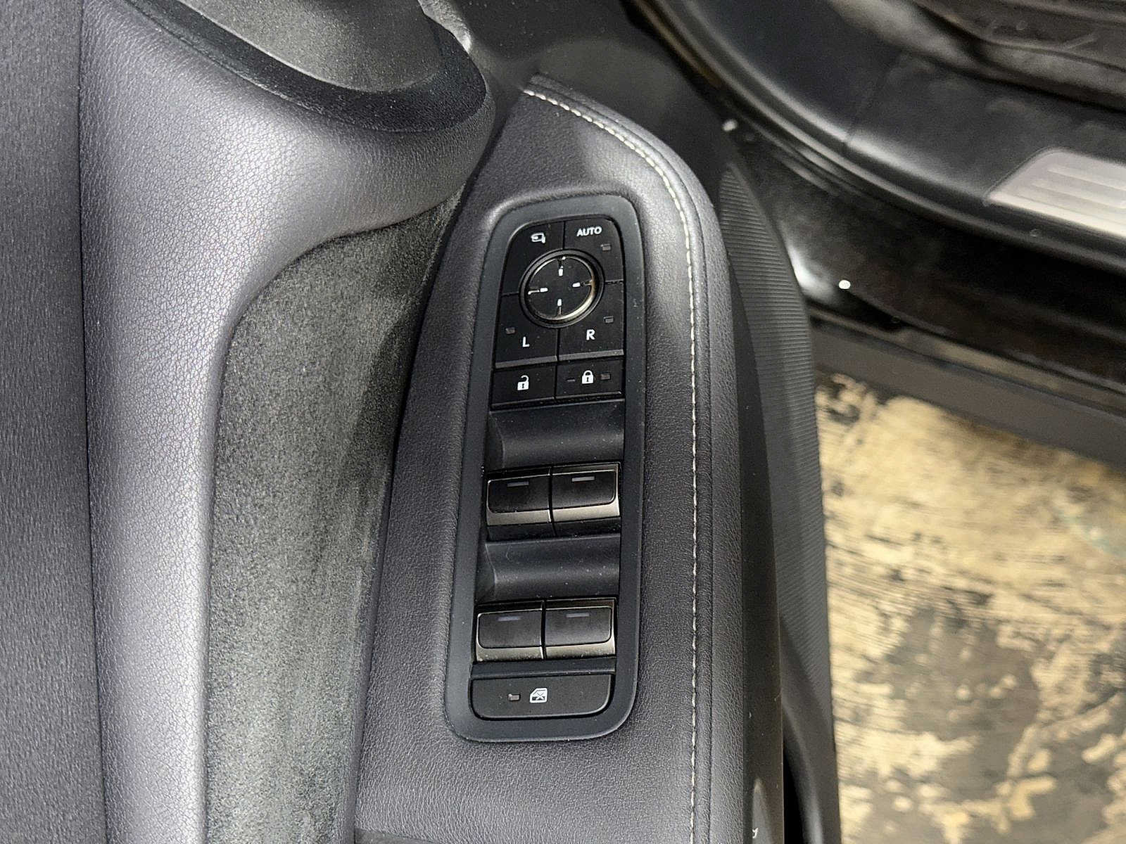 Used 2025 Lexus TX 500h AWD w/ Technology Package image 23