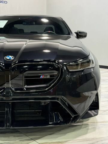 Used 2025 BMW M5 w/ Executive Package image 4
