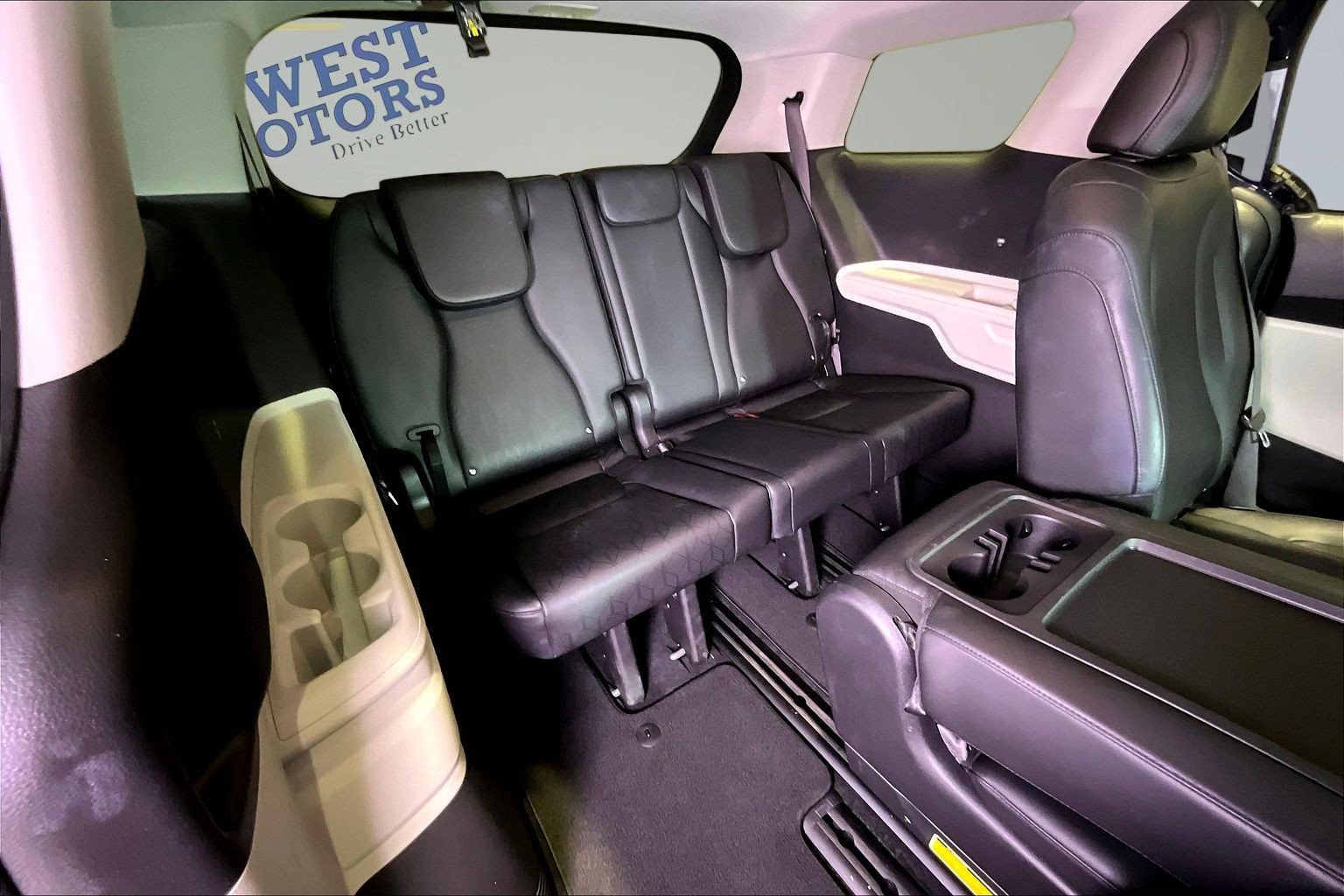 Used 2023 Kia Carnival LX FWD image 26