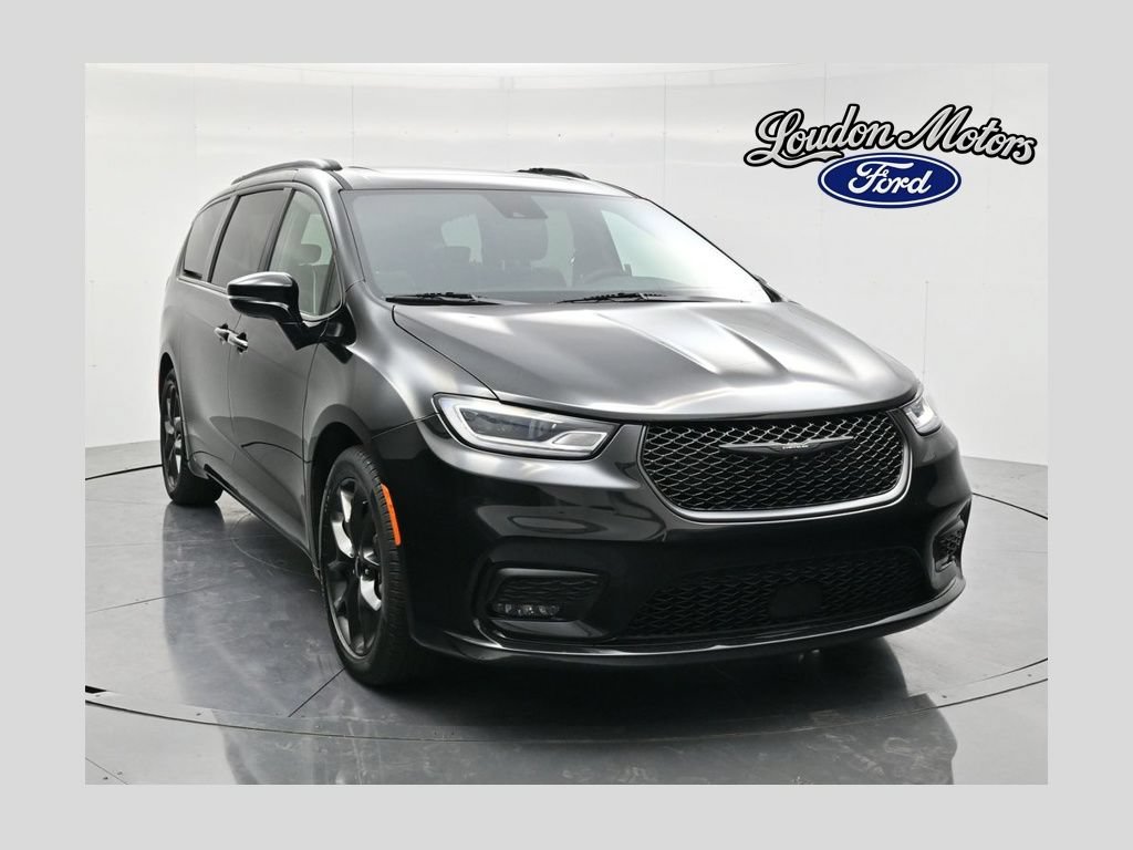 Used 2025 Chrysler Pacifica Limited FWD image 1