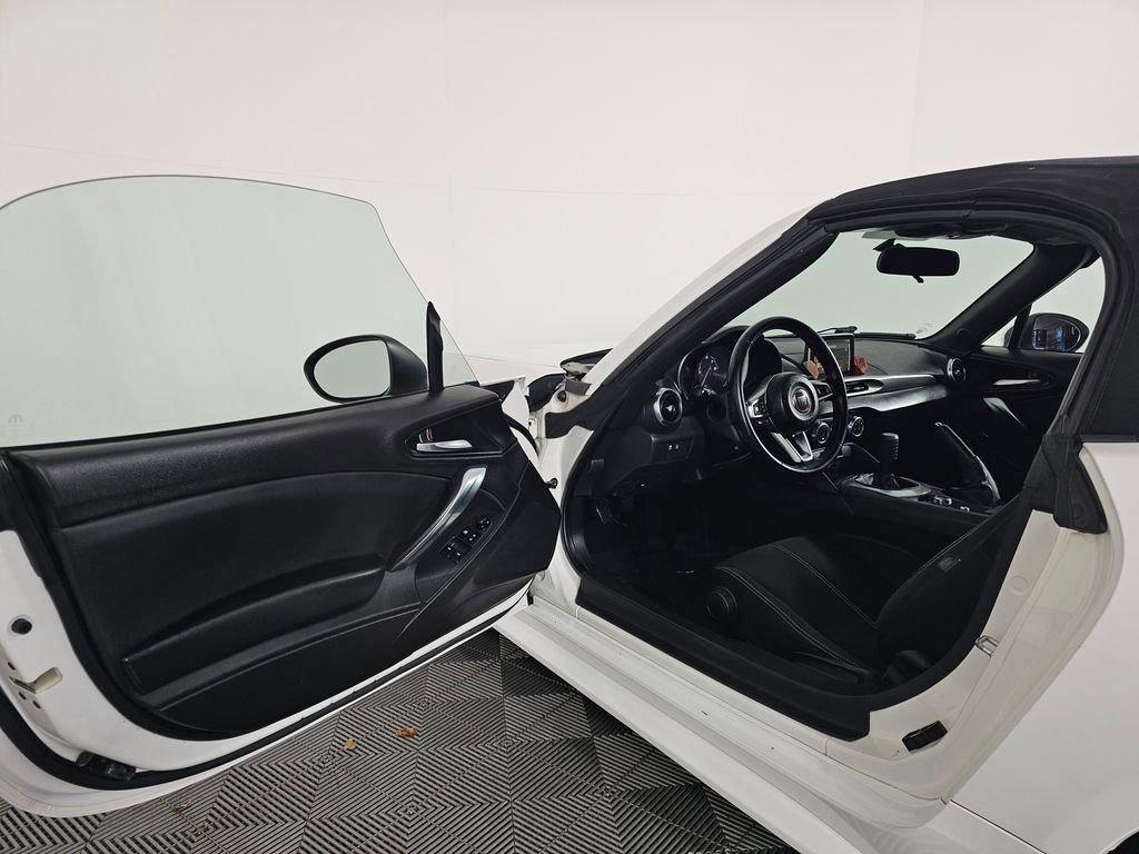 Used 2017 FIAT 124 Spider Classica image 18