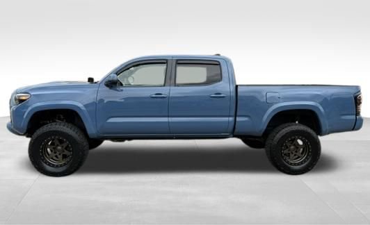 Used 2019 Toyota Tacoma TRD Sport AWD/4WD image 10