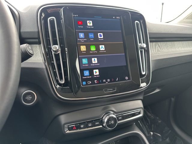 Certified 2025 Volvo XC40 B5 Core image 22