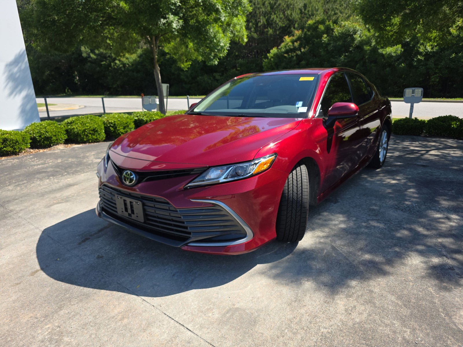 Used 2022 Toyota Camry LE FWD image 8