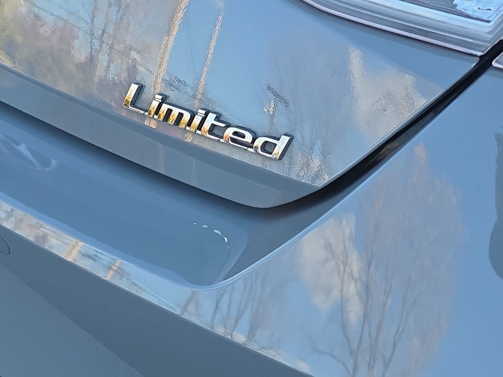 Used 2023 Hyundai Elantra Limited image 7