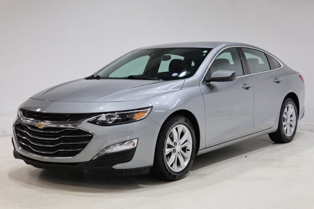 Used 2025 Chevrolet Malibu LT FWD image 3