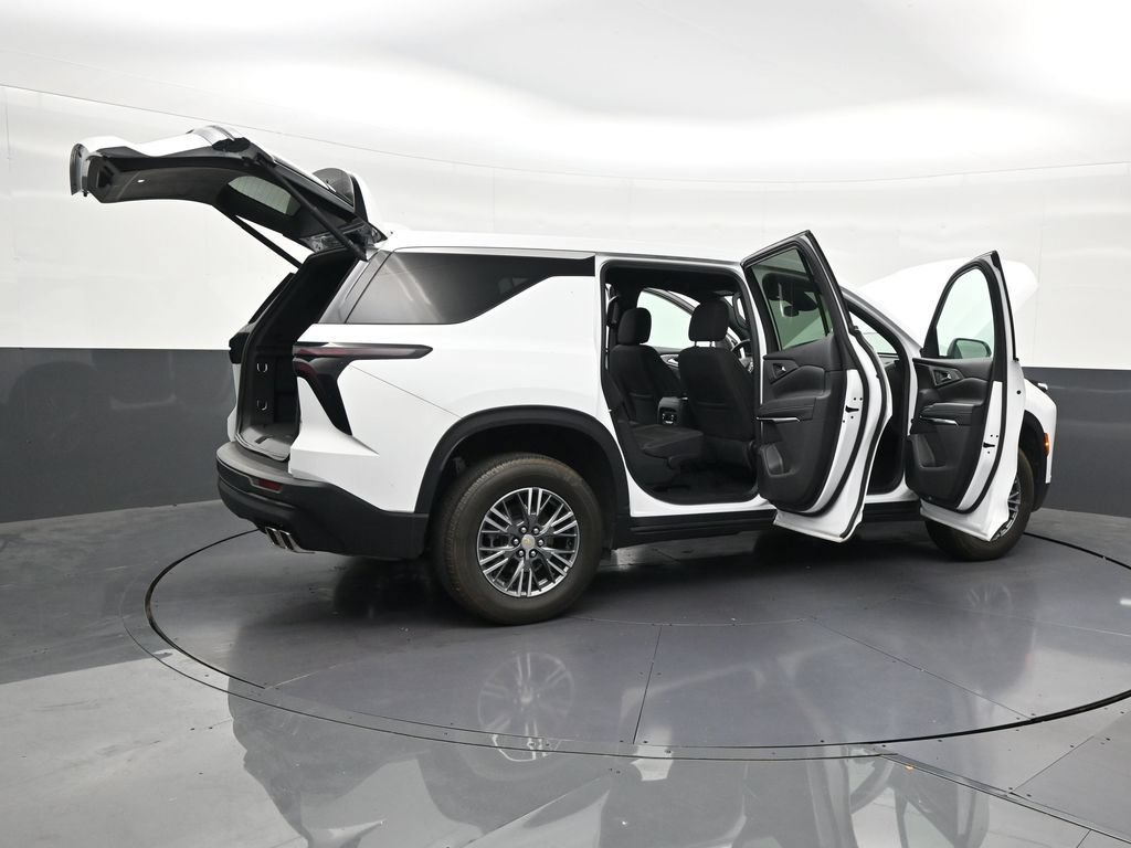 Used 2024 Chevrolet Traverse LS FWD image 31