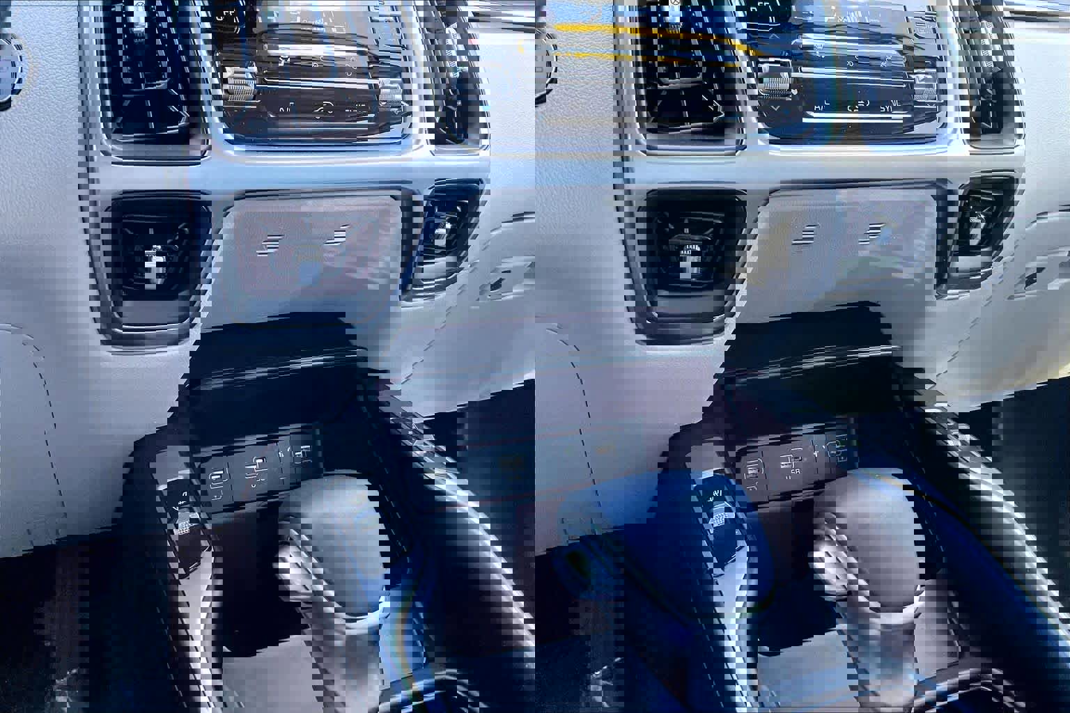 Used 2023 Kia Sorento S image 32