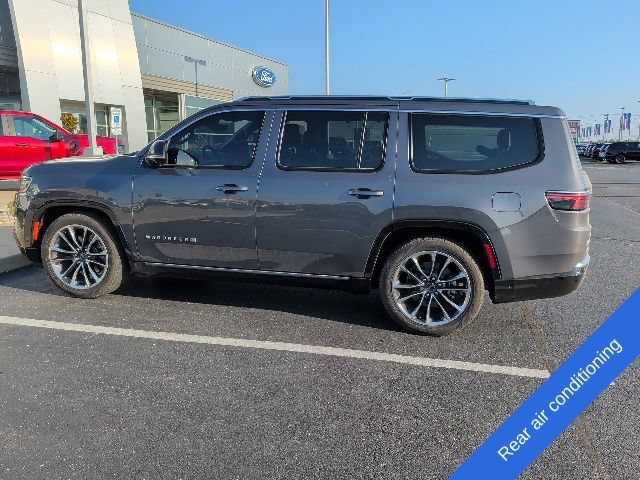 Used 2024 Jeep Wagoneer Series III w/ Premium Group I AWD/4WD image 9