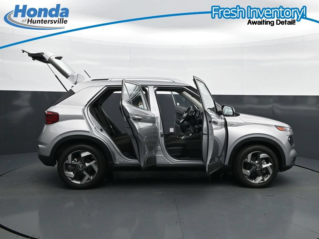 Used 2025 Hyundai Venue SEL FWD image 41