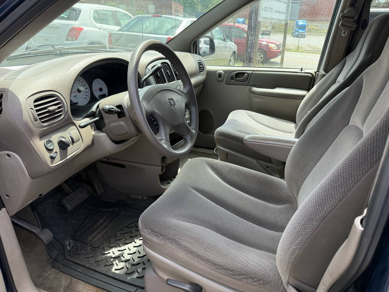 Used 2002 Dodge Caravan SE FWD image 15