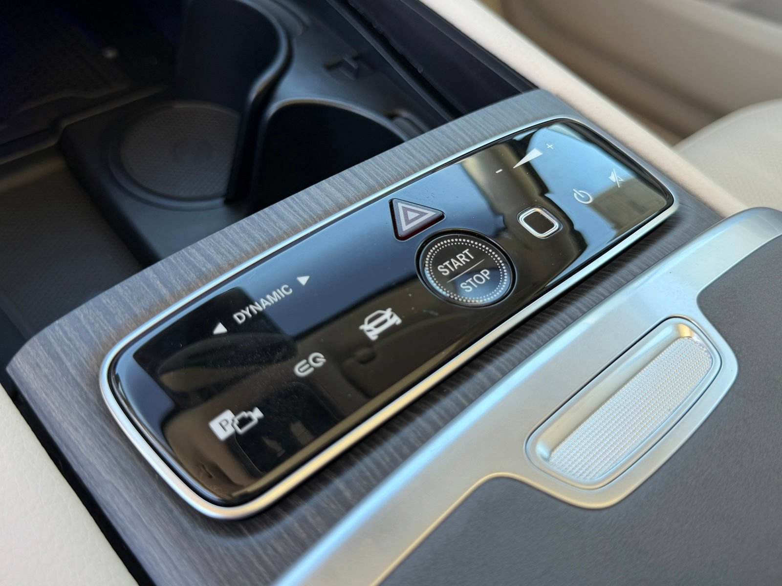 New 2026 Mercedes-Benz EQS 400 4MATIC SUV image 24