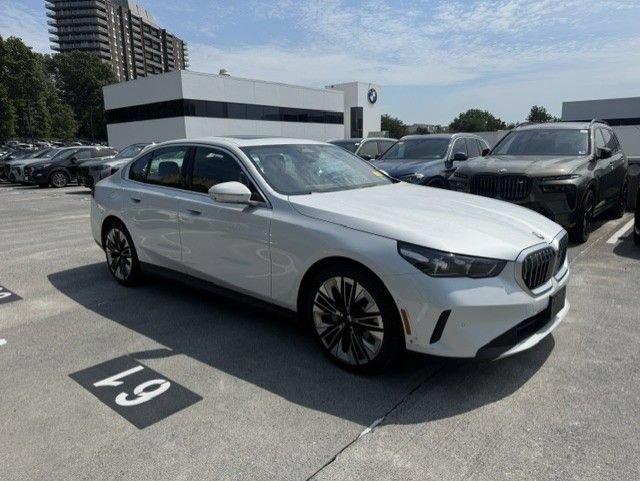 Used 2024 BMW 530i xDrive w/ Premium Package AWD/4WD image 2