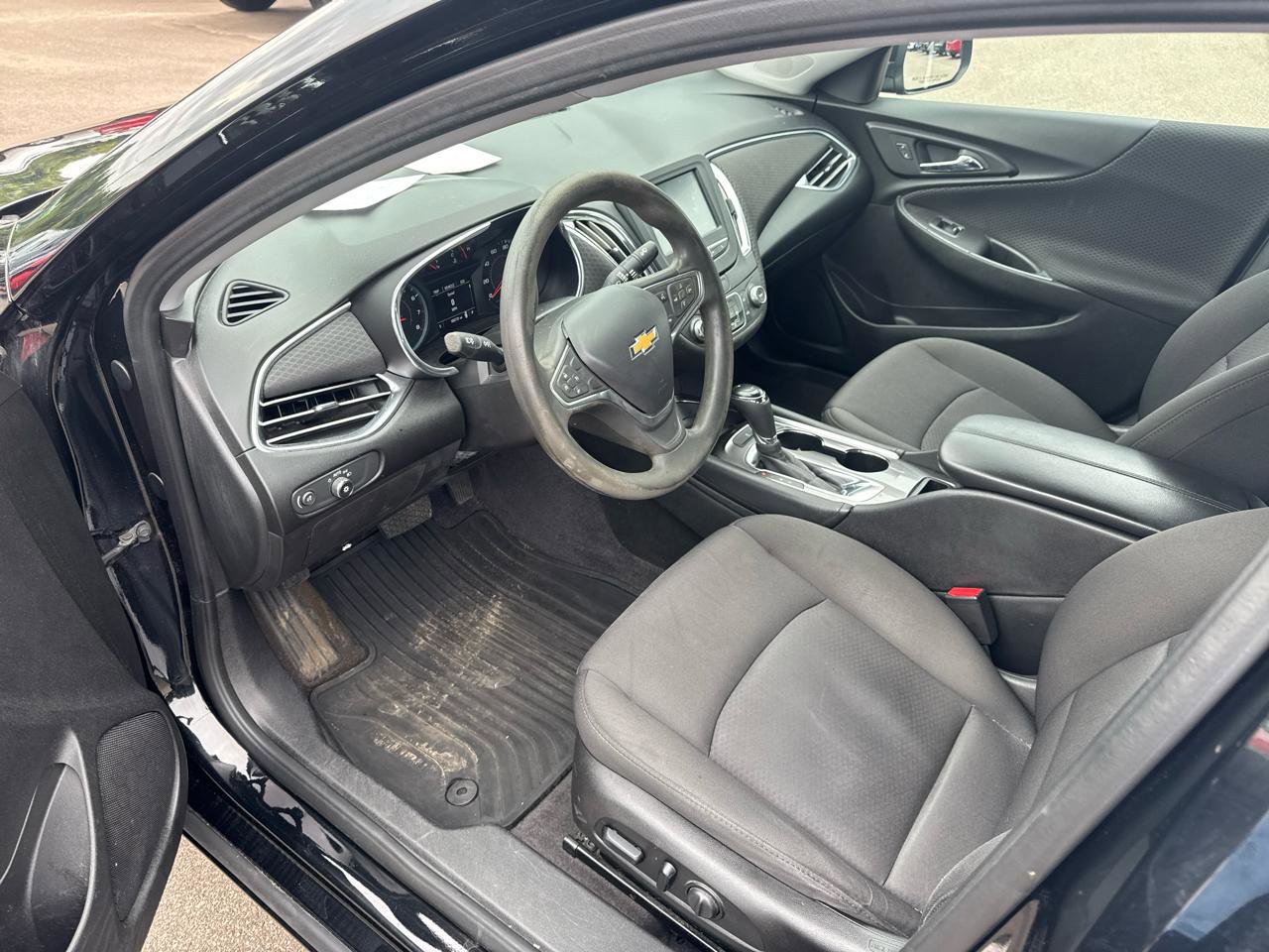 Used 2018 Chevrolet Malibu LT w/ LPO, Convenience Package 2 image 9