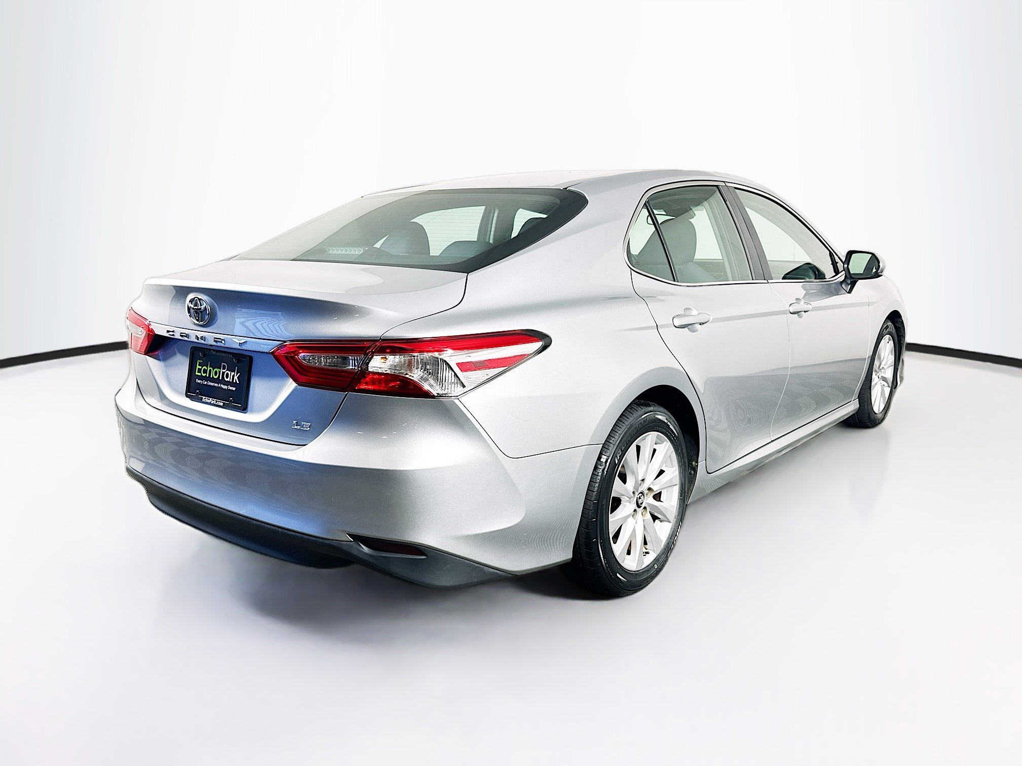 Used 2018 Toyota Camry LE FWD image 9