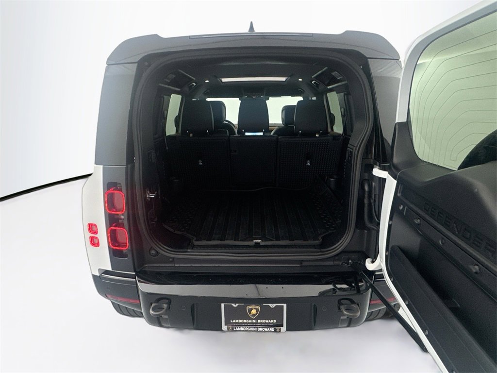Used 2023 Land Rover Defender 110 X-Dynamic SE image 28