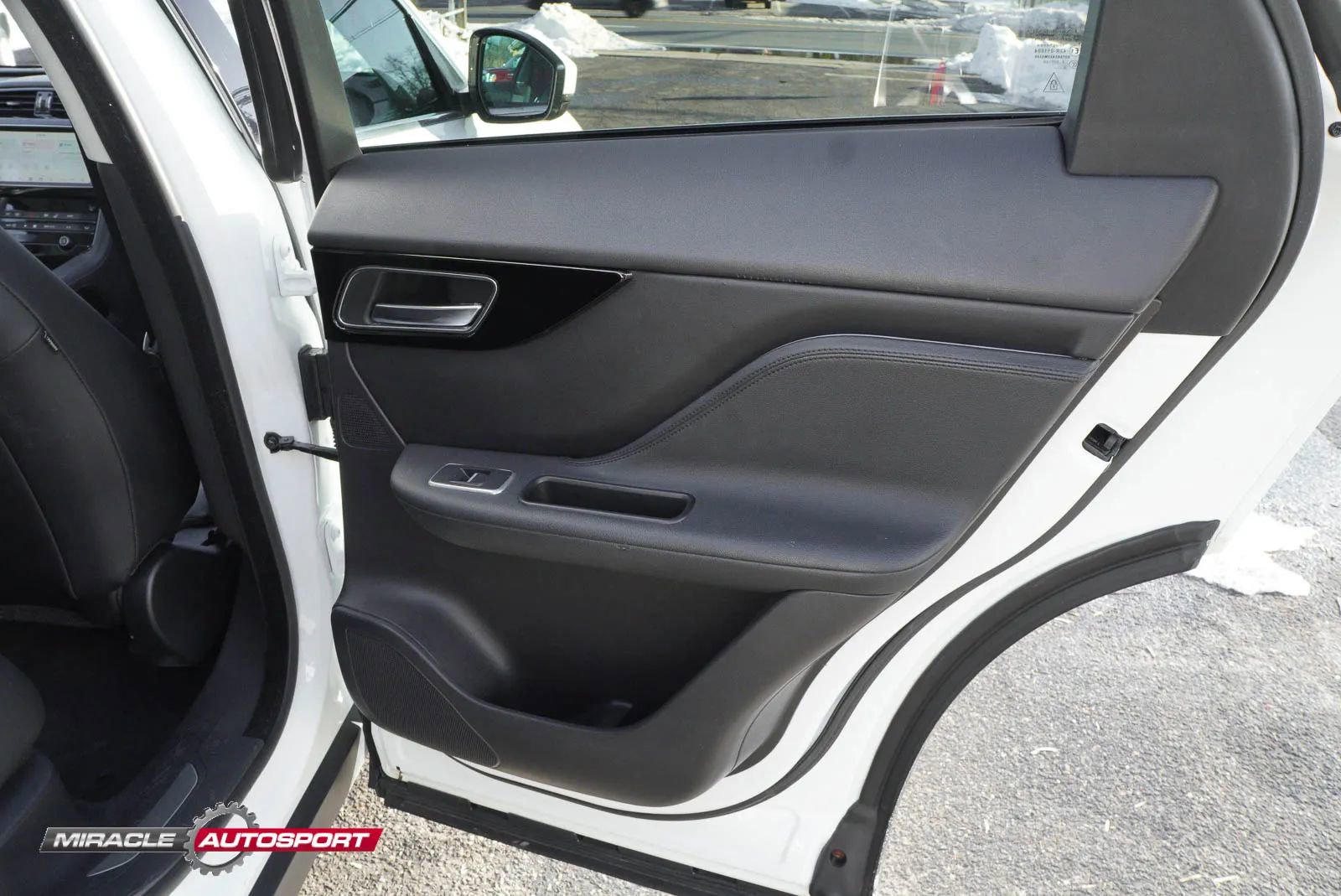 Used 2019 Jaguar F-PACE Premium image 36