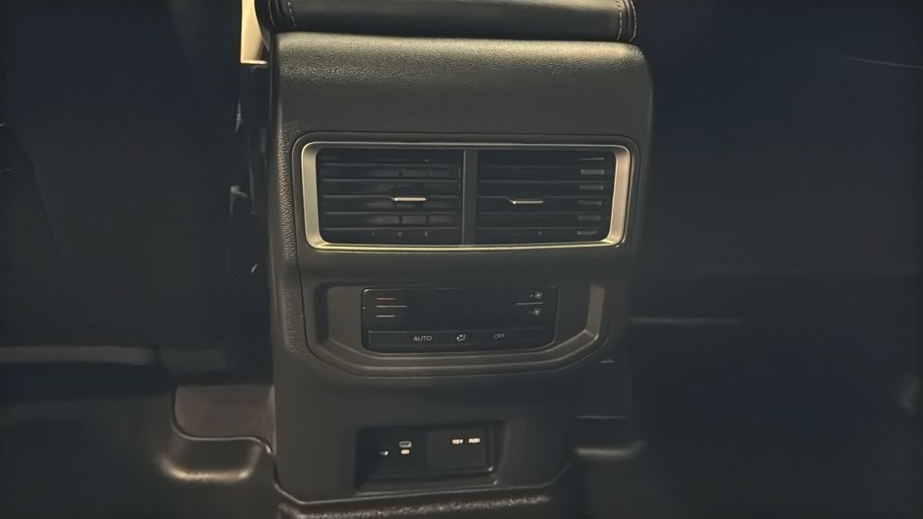 Used 2024 Volkswagen Atlas Peak Edition SEL AWD/4WD image 21
