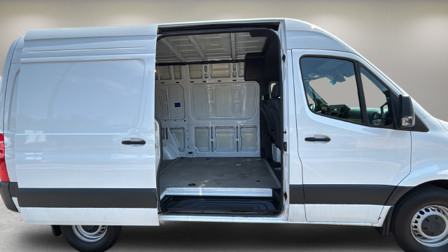 Used 2025 Mercedes-Benz Sprinter 2500 image 41