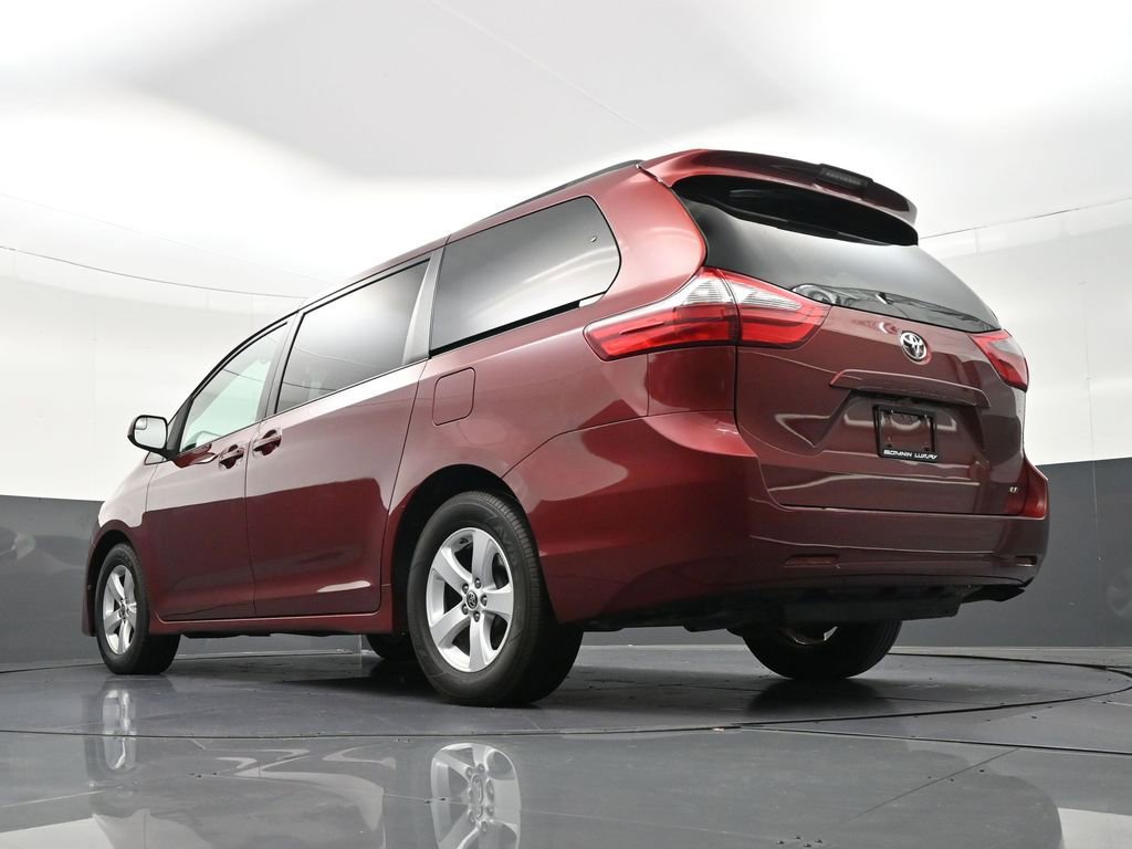 Used 2020 Toyota Sienna LE image 25