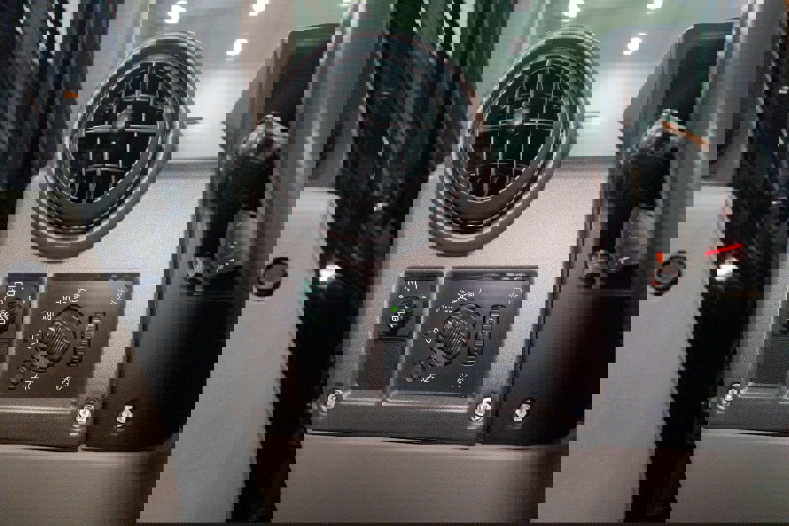 Used 2003 HUMMER H2 w/ Preferred Equipment Group image 48