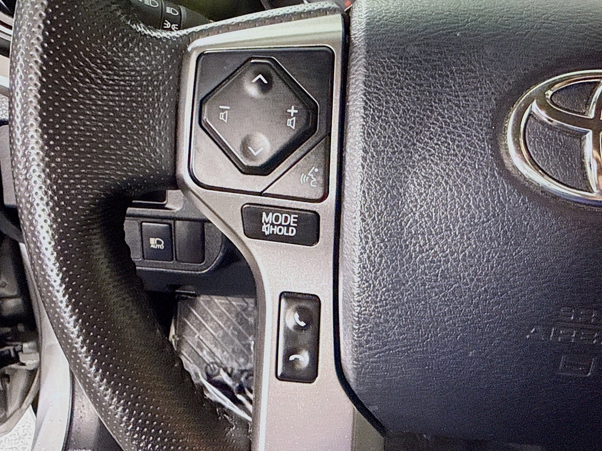 Used 2018 Toyota Tacoma SR5 w/ SR5 Appearance Package (SM) image 14