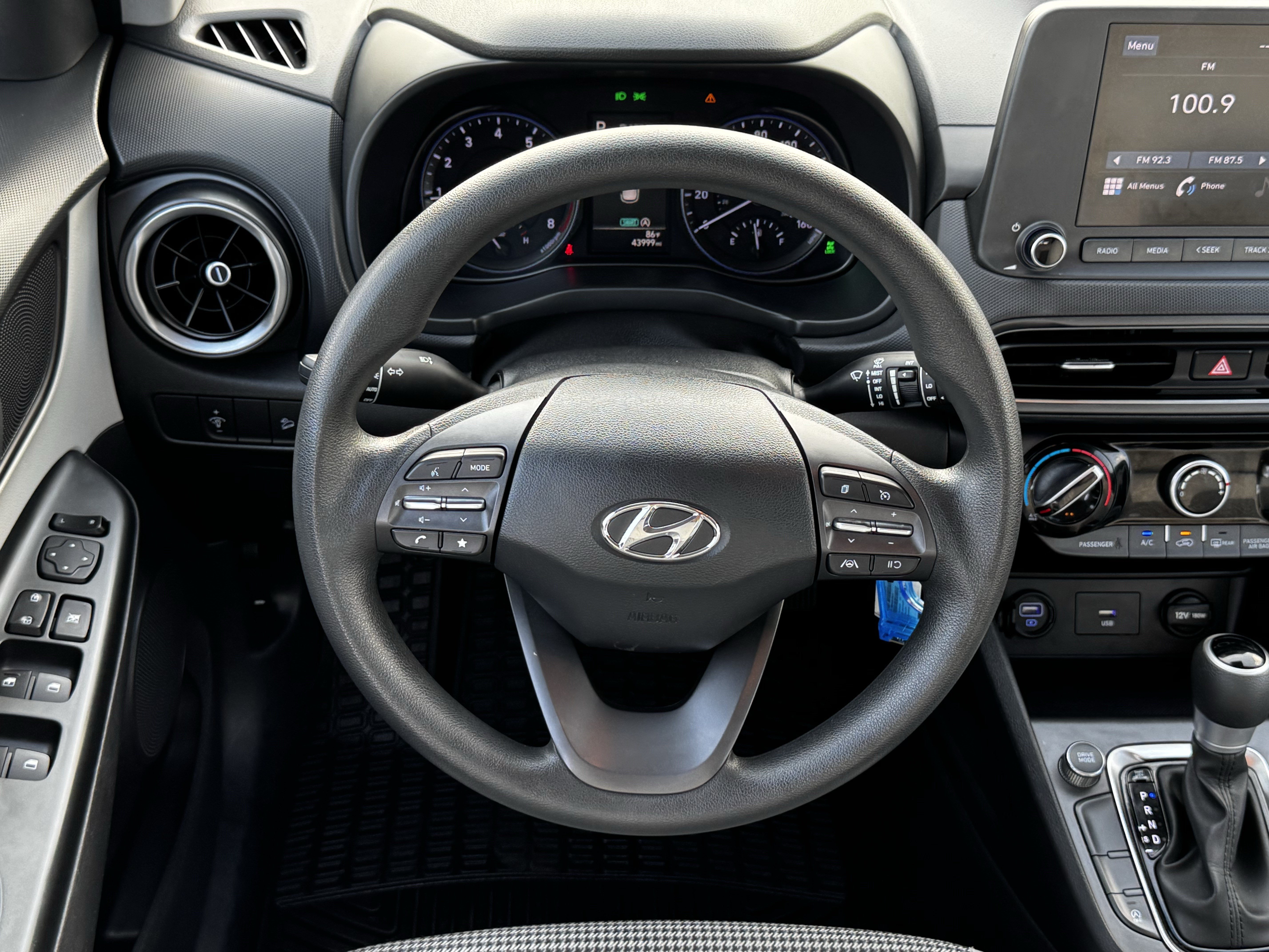 Used 2023 Hyundai Kona SE AWD/4WD image 15