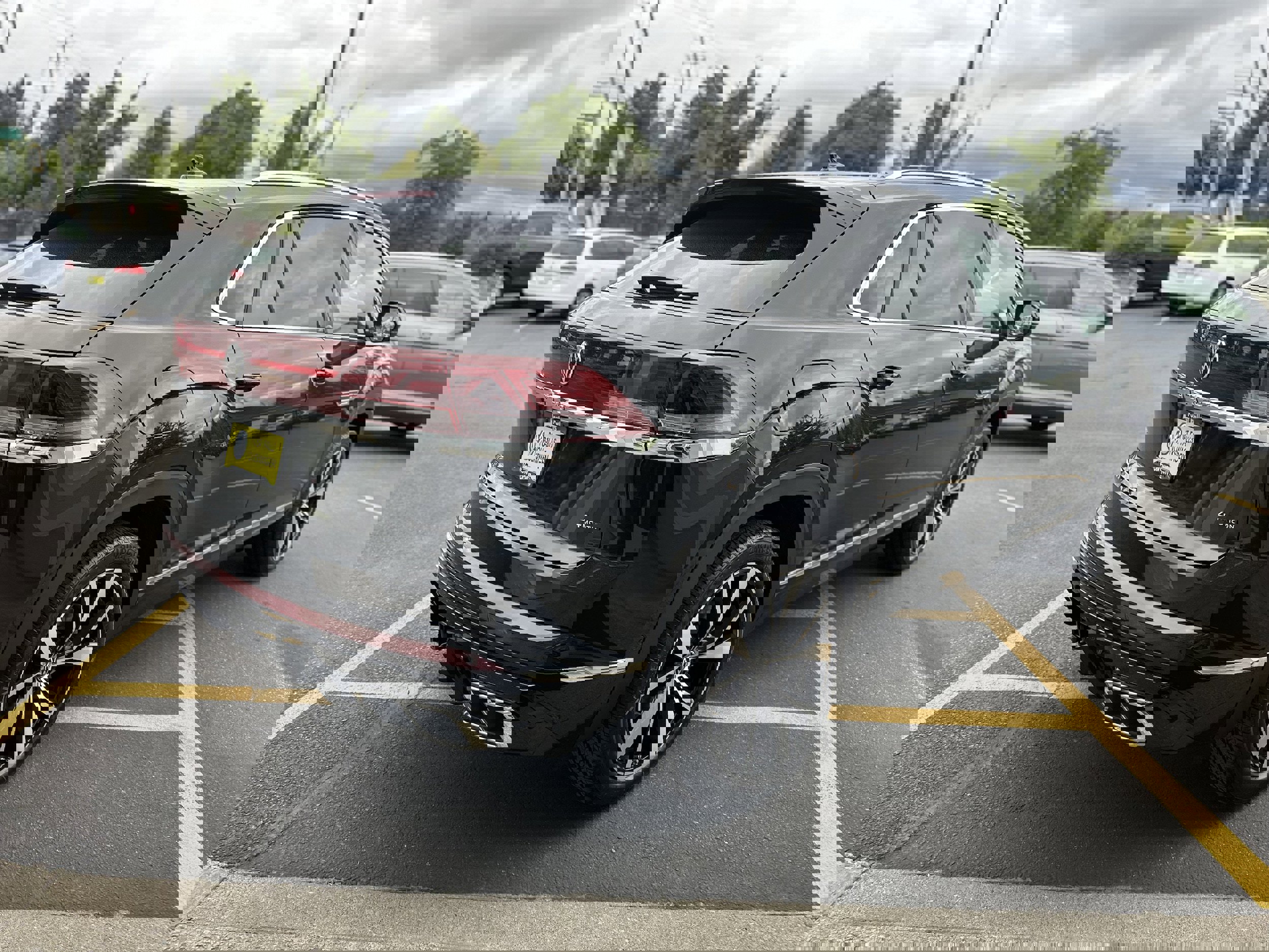 New 2025 Volkswagen Atlas Cross Sport SEL Premium R-Line image 5