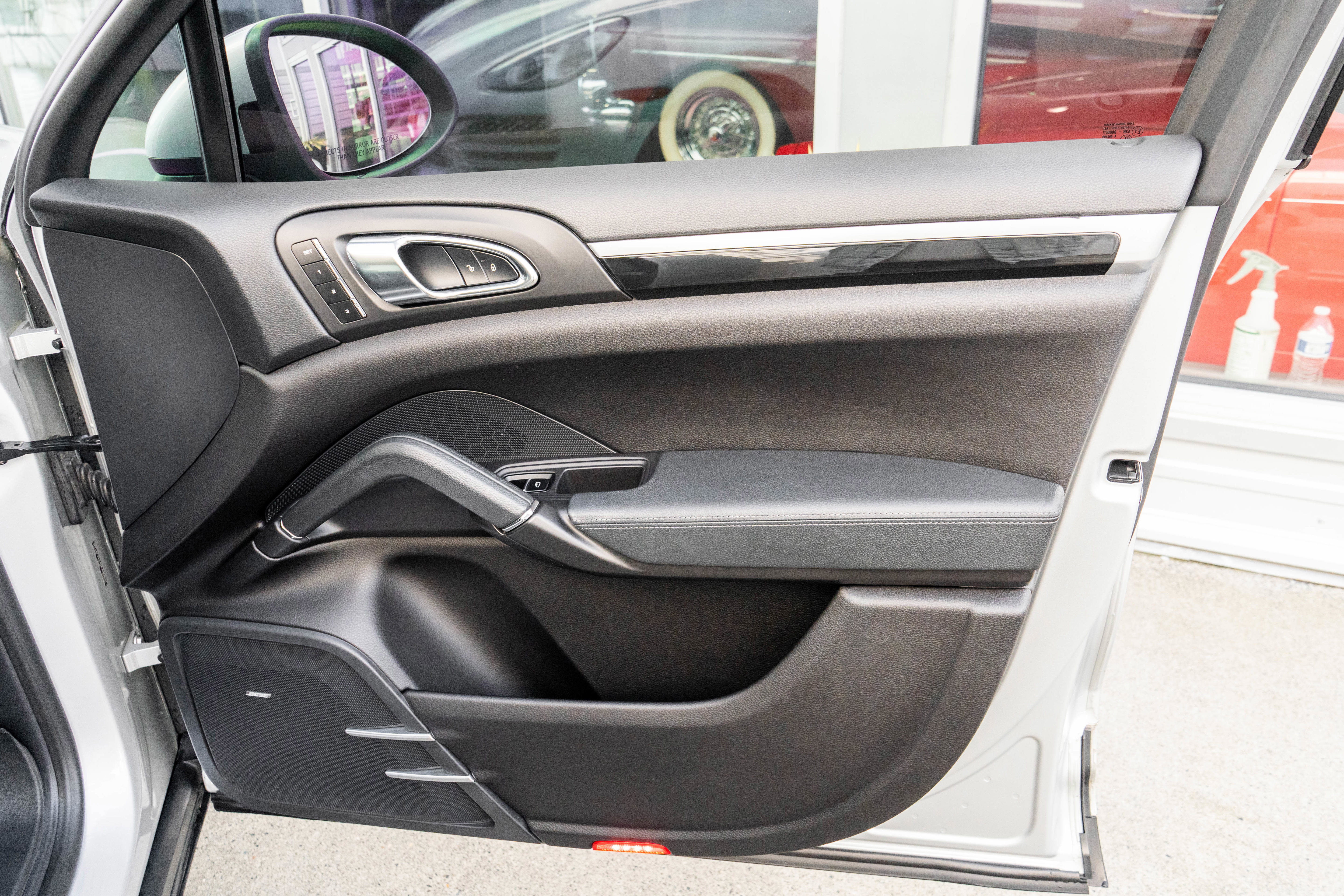 Used 2013 Porsche Cayenne Diesel AWD/4WD image 32