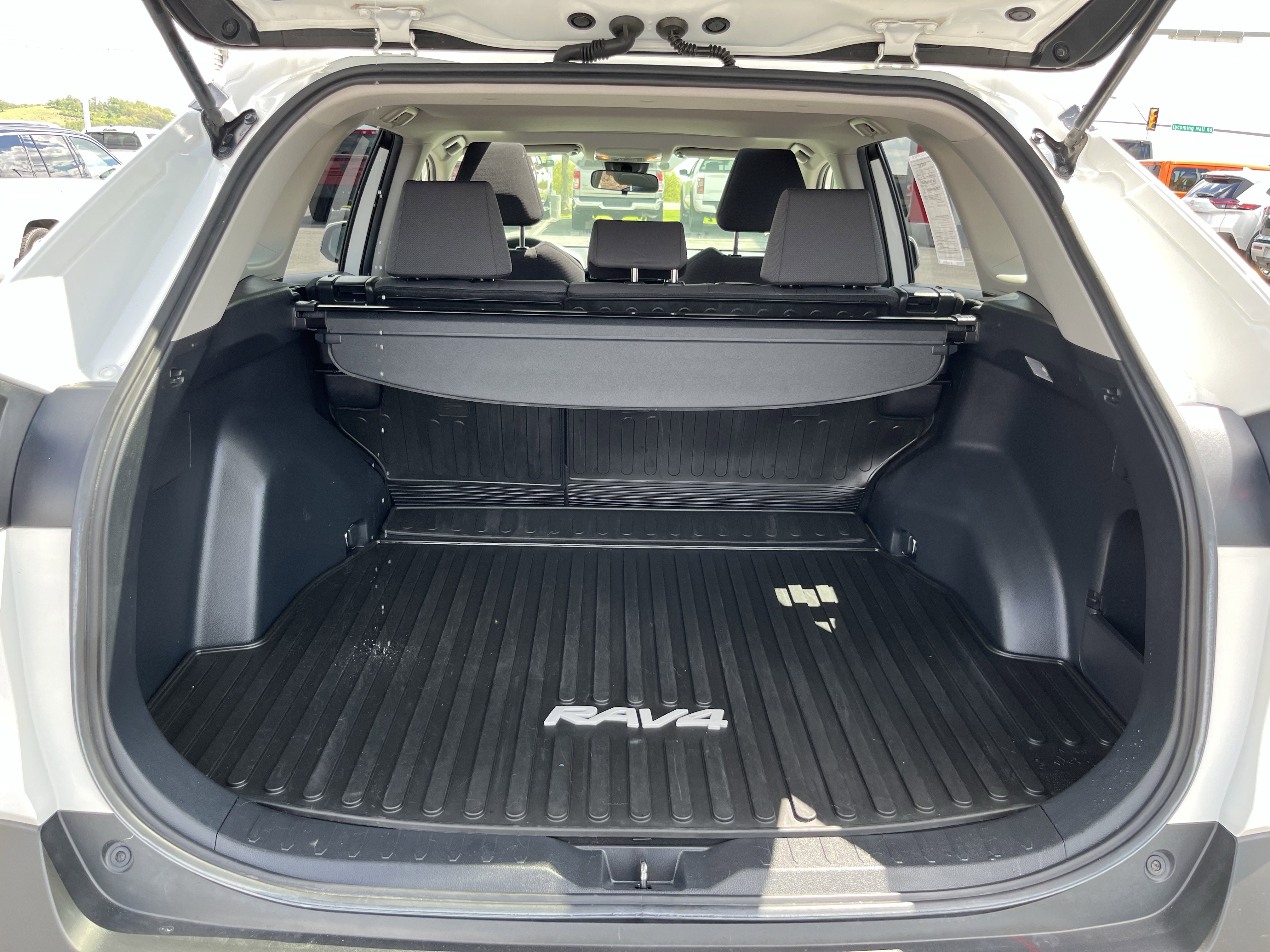 Used 2019 Toyota RAV4 XLE w/ All Weather Liner Package AWD/4WD image 7