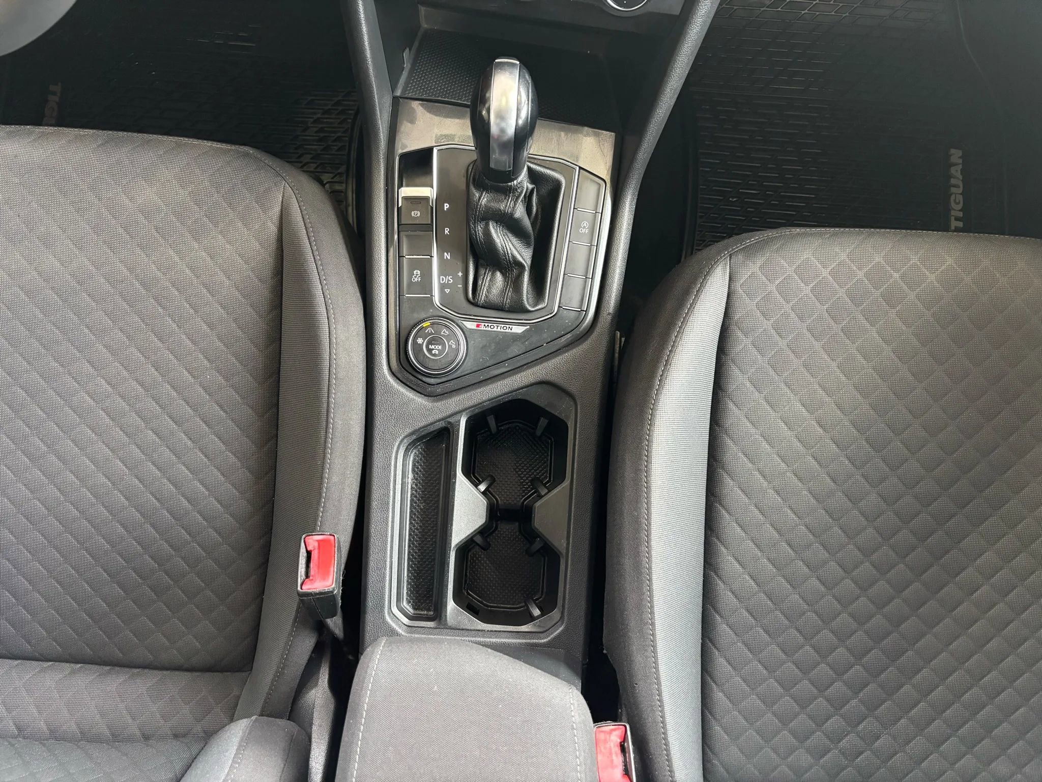 Used 2018 Volkswagen Tiguan S image 19