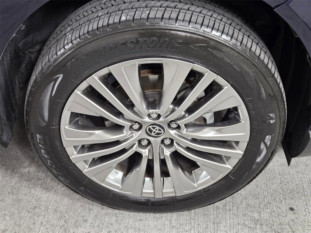 Used 2021 Toyota Venza Limited w/ Advanced Technology Package image 9