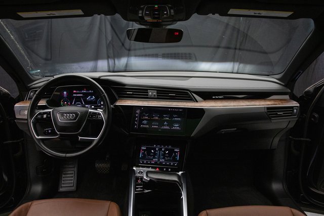 Used 2022 Audi e-tron Premium Plus w/ Premium Plus Package image 23