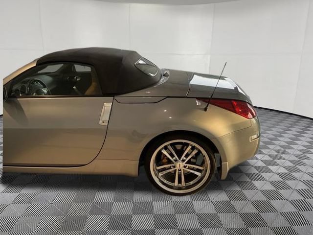 Used 2005 Nissan 350Z Grand Touring RWD image 6