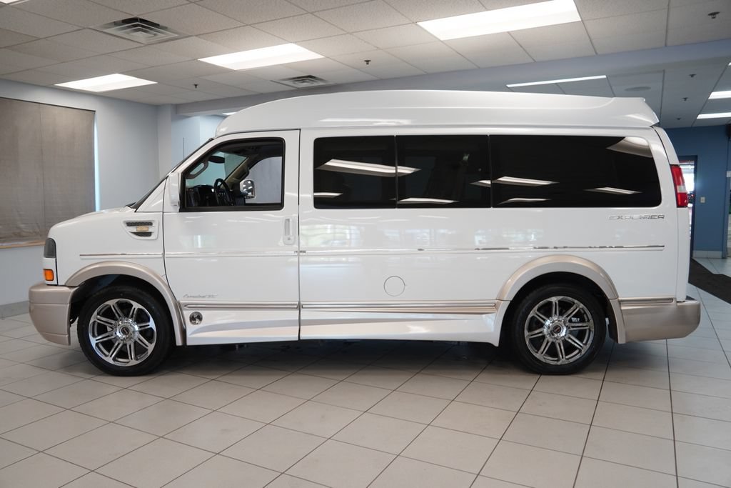 Used 2016 GMC Savana 2500 RWD image 2