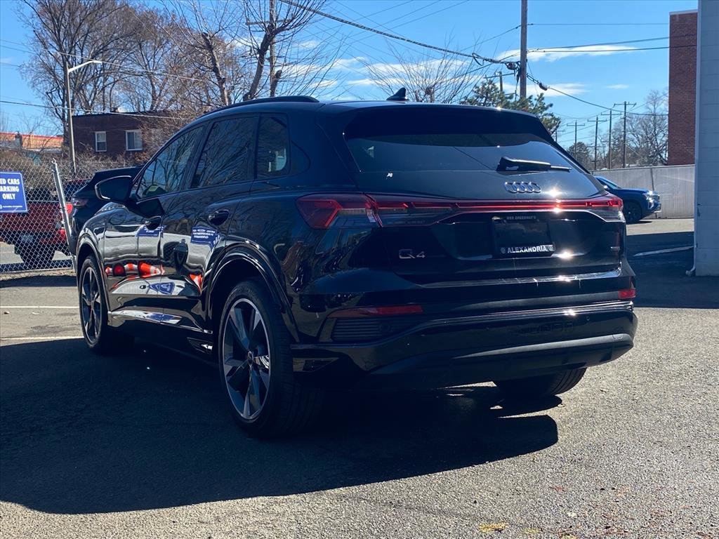 Used 2024 Audi Q4 e-tron Premium w/ Convenience Package image 4