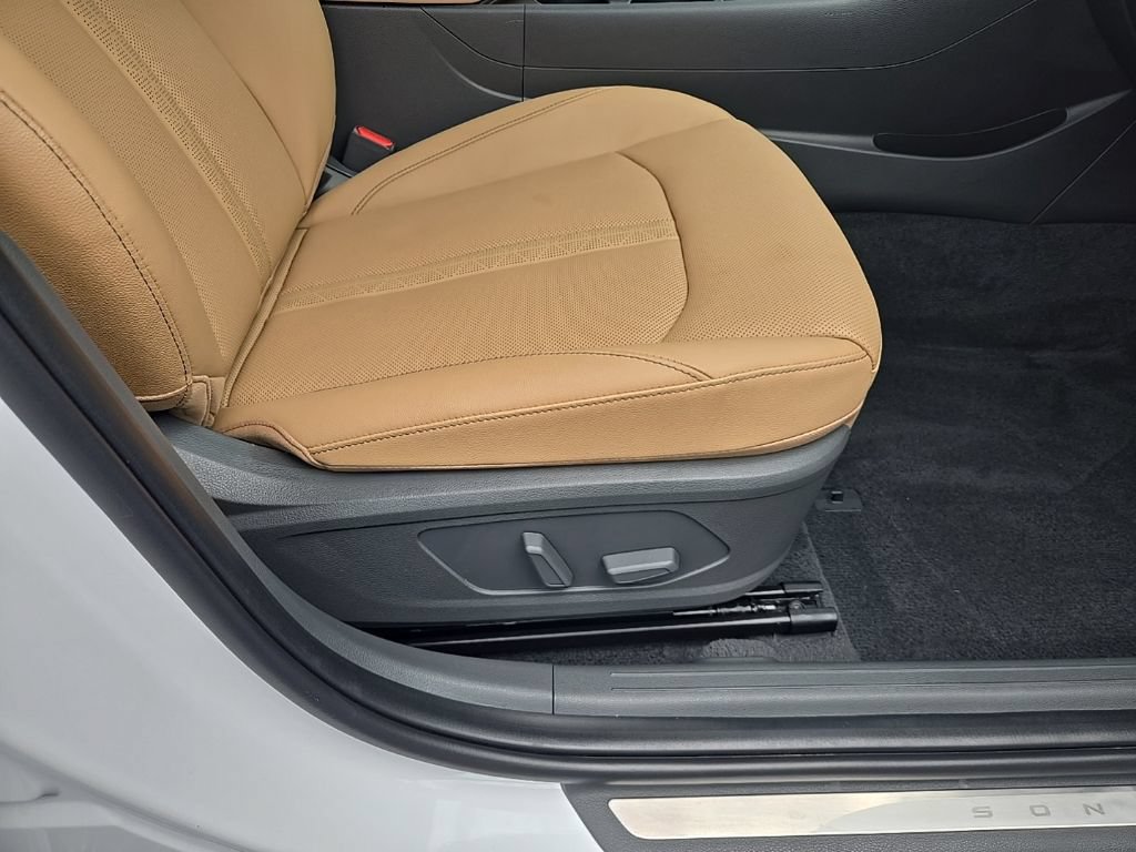 Certified 2025 Hyundai Sonata Limited FWD image 30