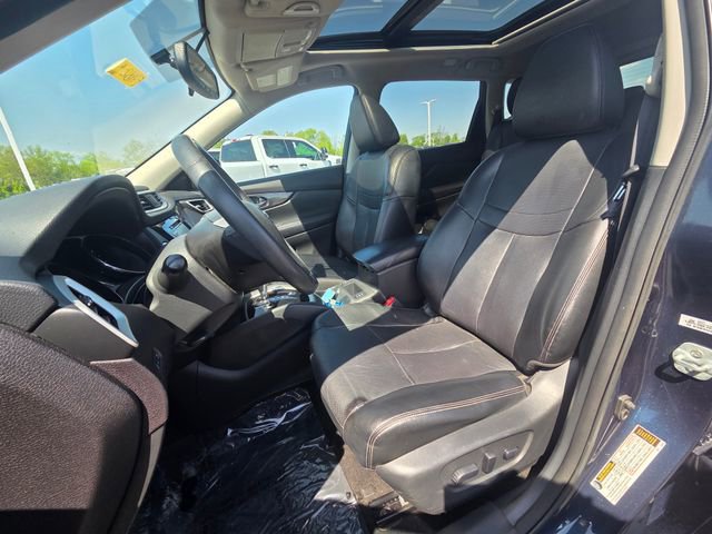 Used 2016 Nissan Rogue SL w/ SL Premium Package FWD image 24