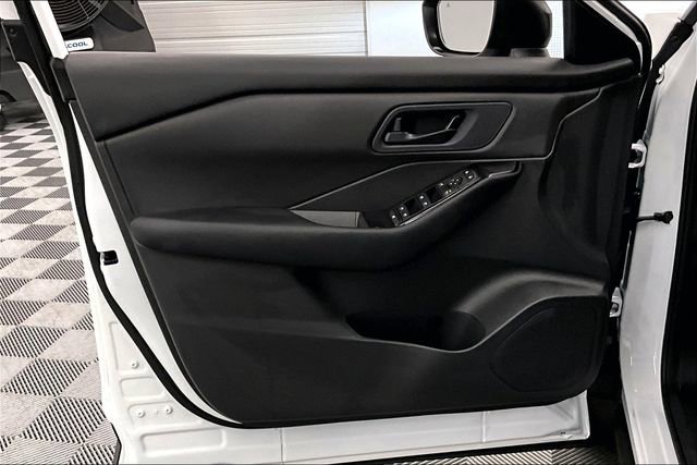 New 2025 Nissan Rogue S image 28