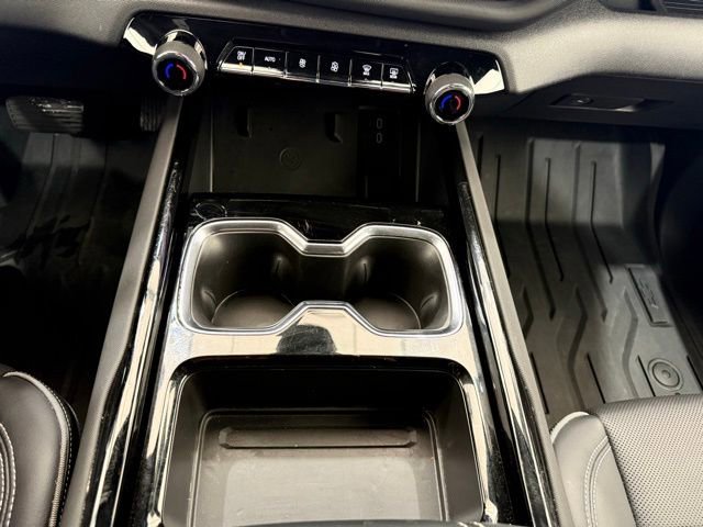 Used 2025 Chevrolet Silverado EV LT AWD/4WD image 40