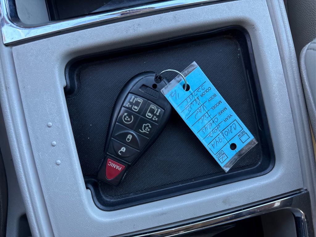 Used 2012 Chrysler Town & Country Touring-L w/ Driver Convenience Group image 40