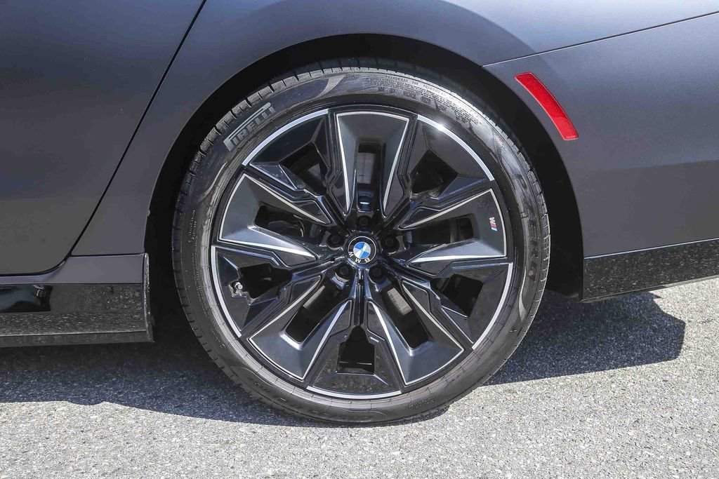 Used 2026 BMW i7 eDrive50 w/ M Sport Package RWD image 8