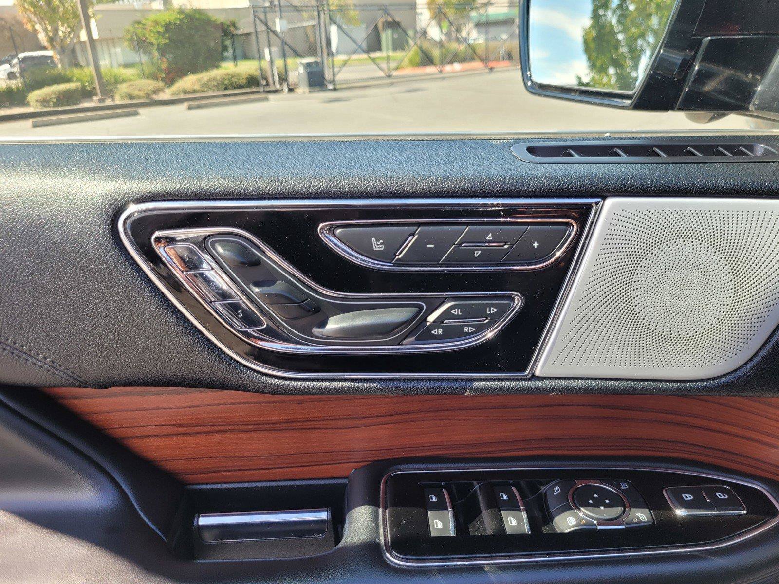Used 2021 Lincoln Navigator L Reserve AWD/4WD image 23