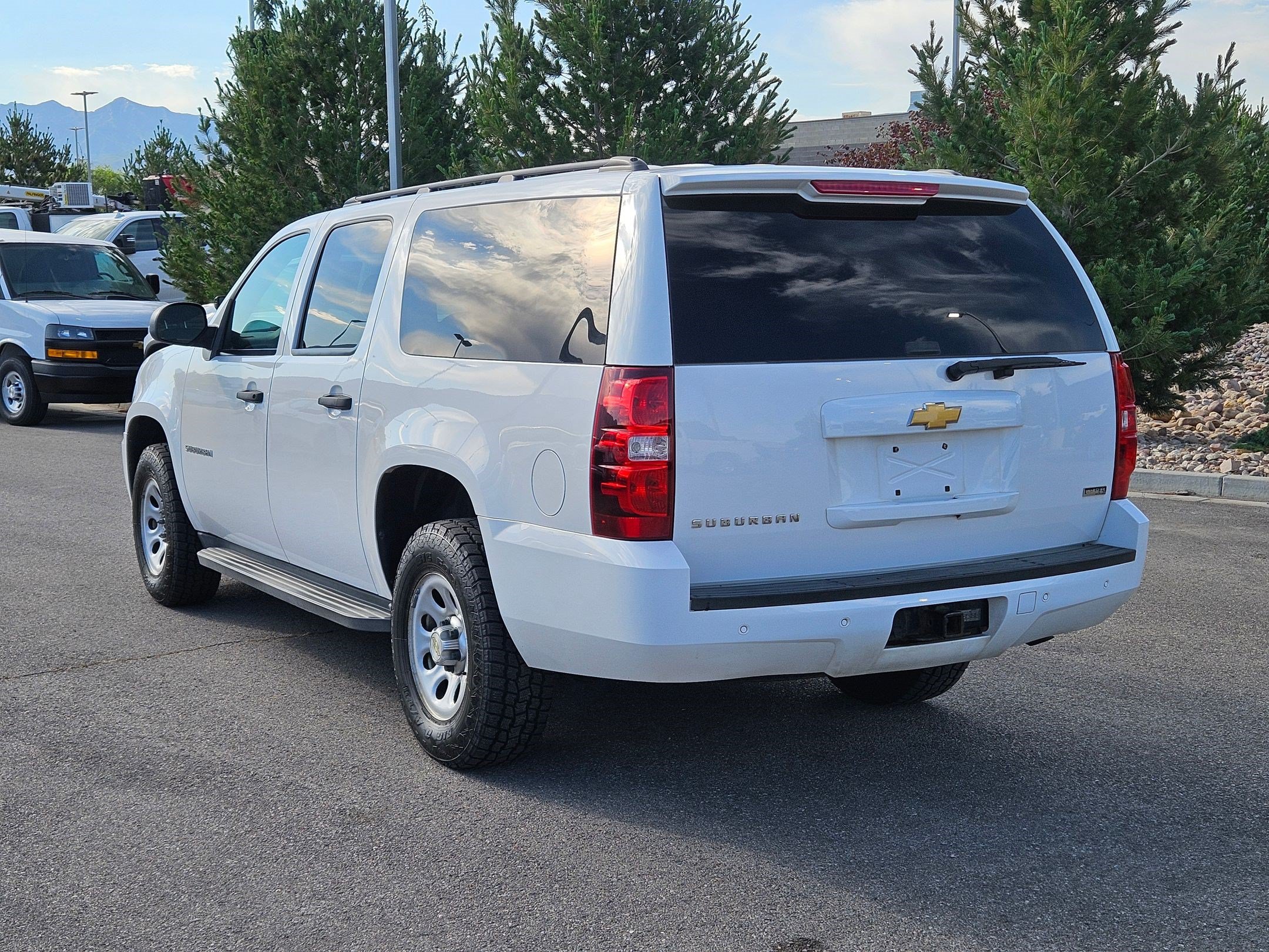 Used 2012 Chevrolet Suburban 4WD image 5