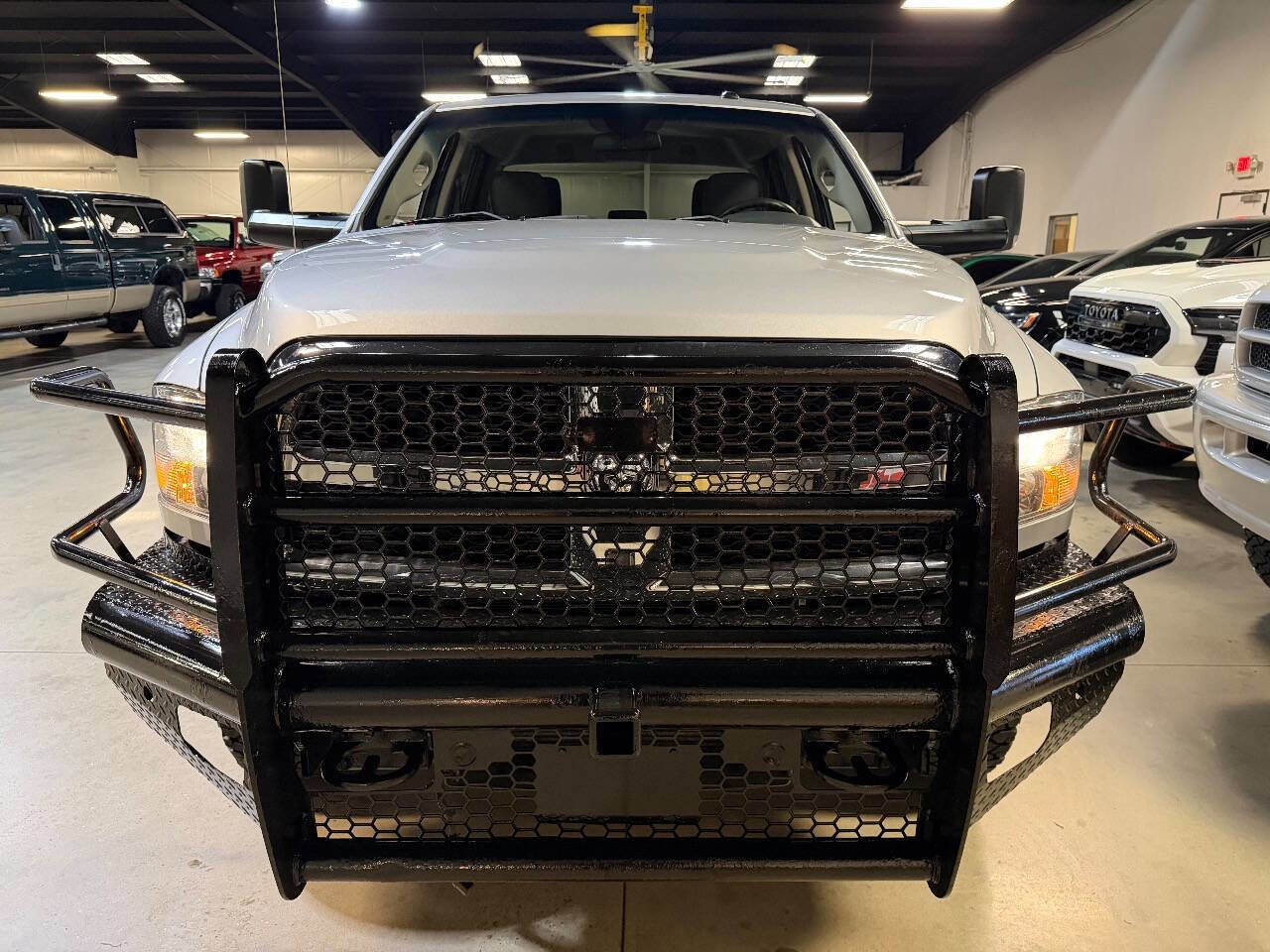 Used 2016 RAM 3500 Tradesman w/ Chrome Appearance Group AWD/4WD image 9