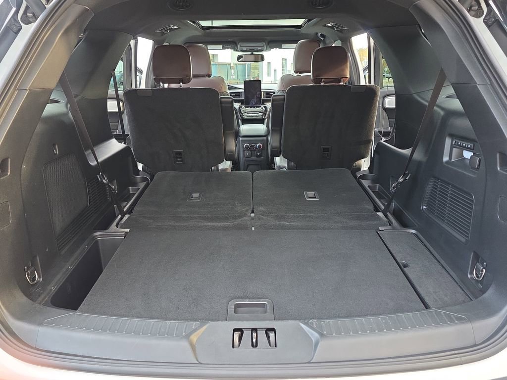 Used 2022 Ford Explorer Platinum w/ Equipment Group 601A image 14