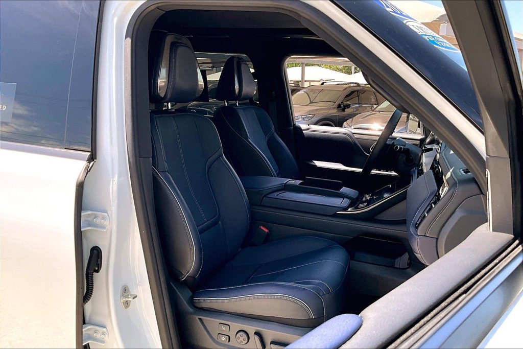 Used 2026 INFINITI QX80 4WD w/ Sport Exterior Package image 9