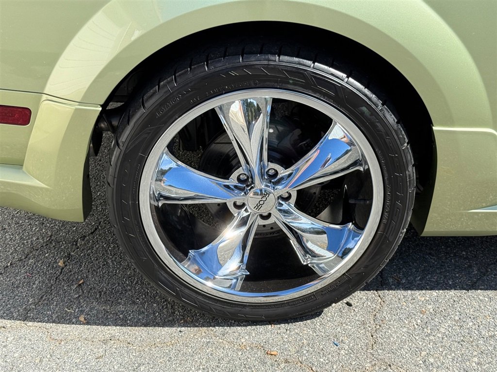 Used 2005 Ford Mustang GT Premium image 29