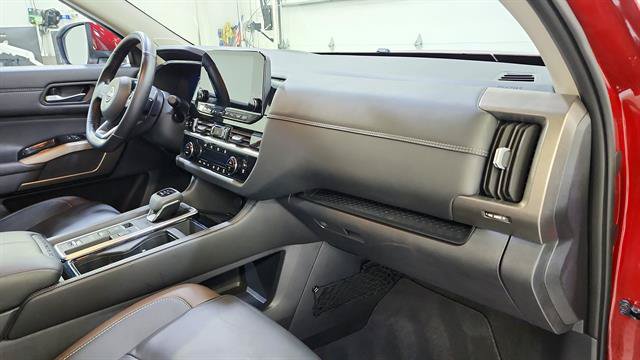 Certified 2025 Nissan Pathfinder Platinum w/ Cargo Package FWD image 26