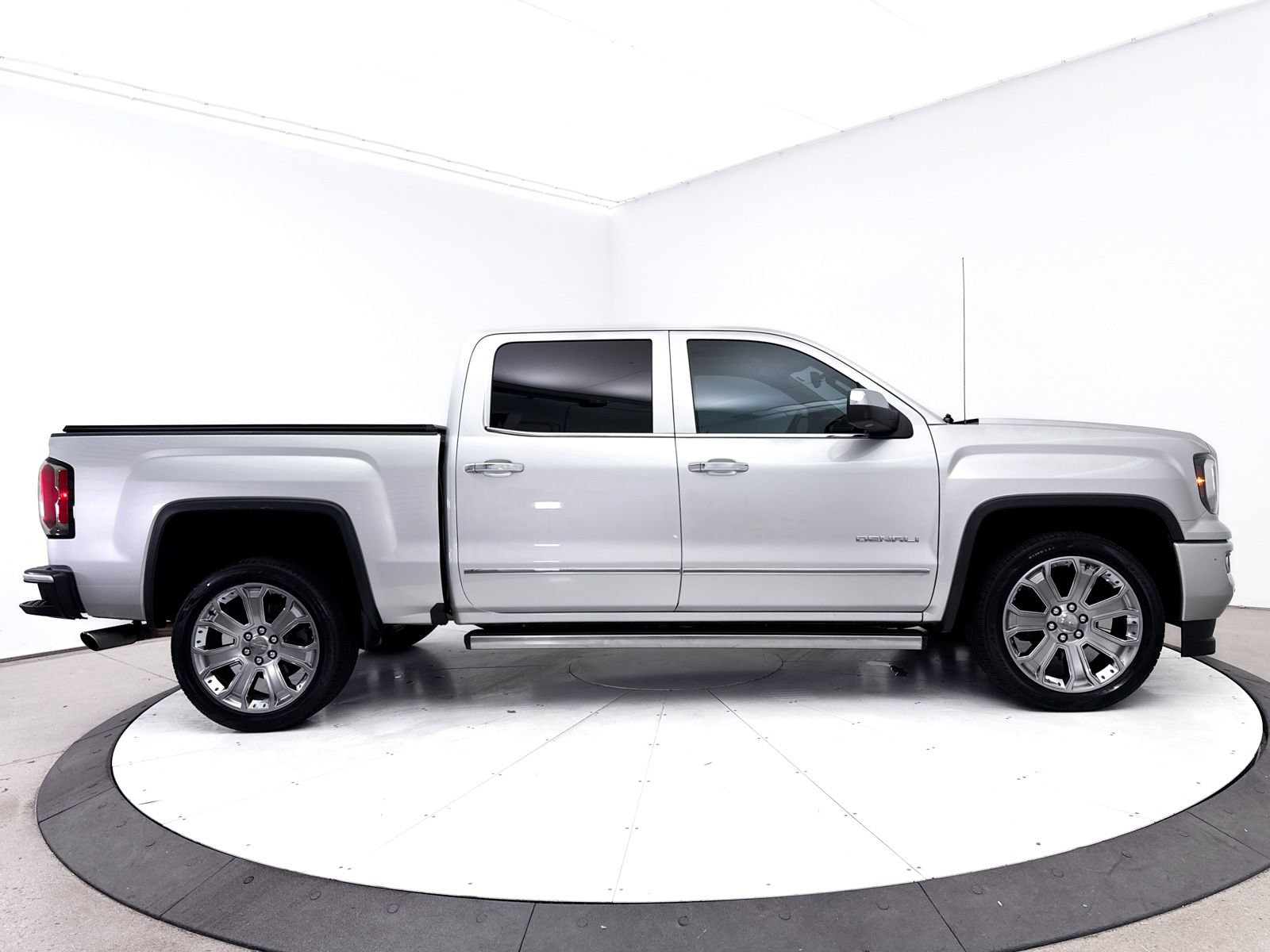 Used 2017 GMC Sierra 1500 Denali w/ Denali Ultimate Package AWD/4WD image 37